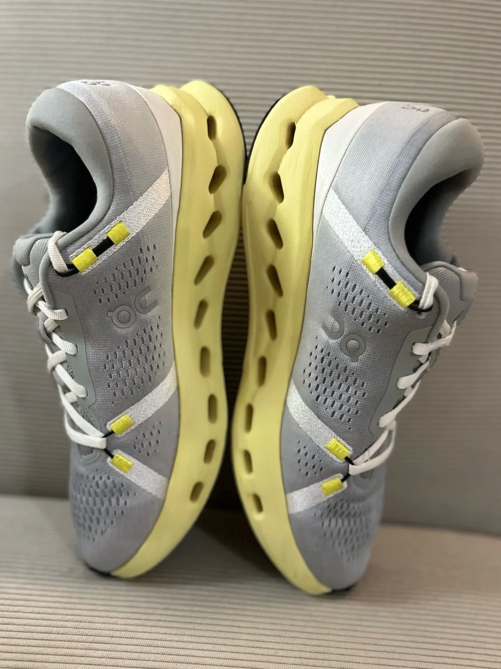 On Running Women's Cloudsurfer 2 - Glacier / Limelight size 10